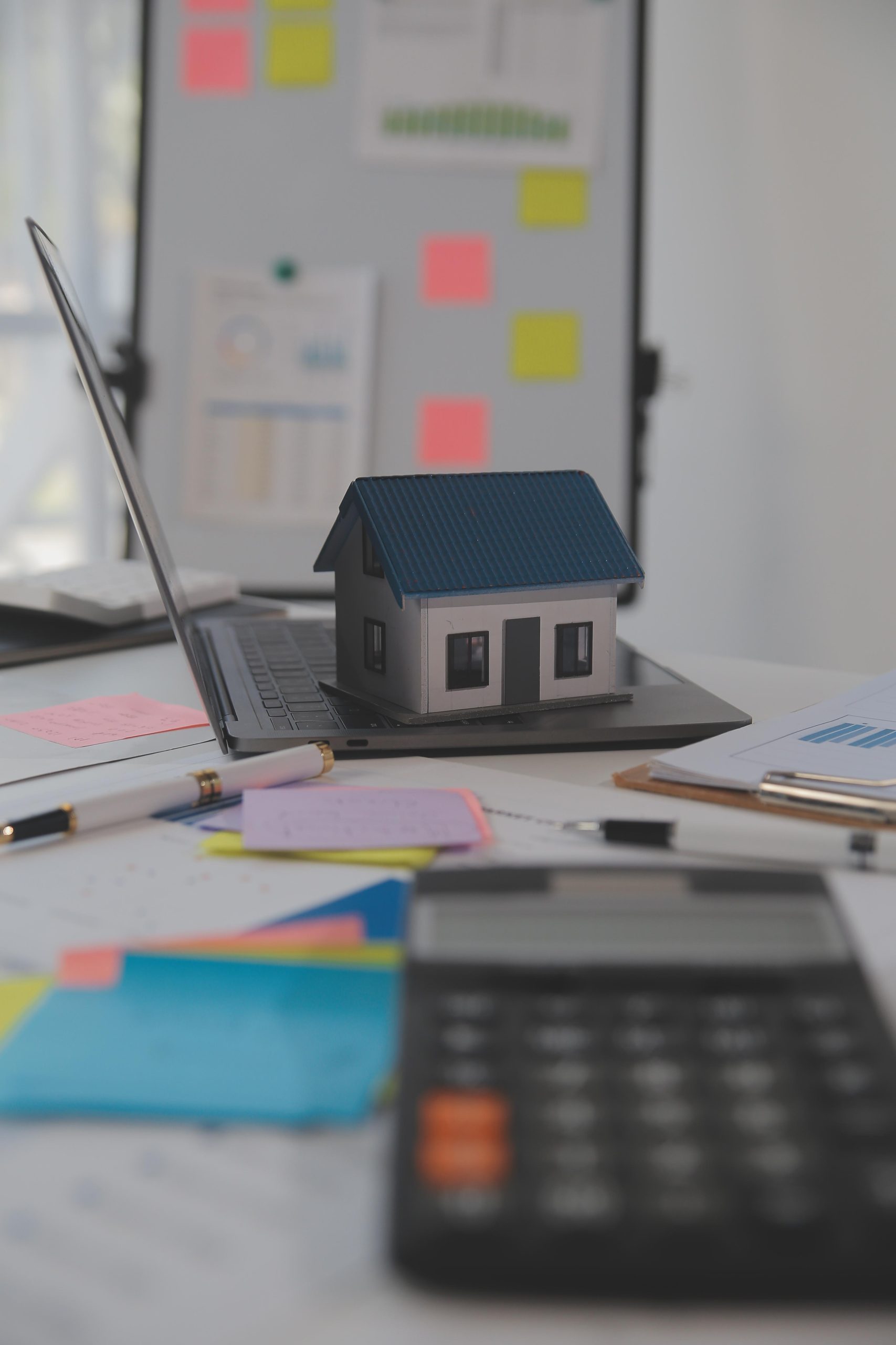 vecteezy_wooden-table-with-laptop-house-keys-clipboard-with-pen_49875644